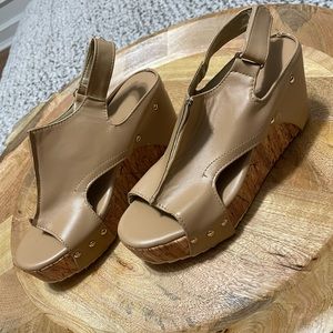 Woman’s Tan Cork Wedges
